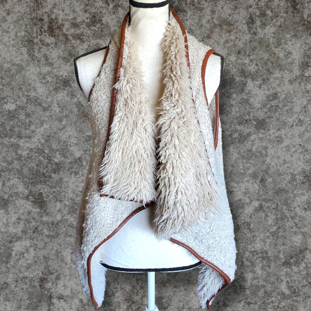 Love Tree Faux Fur Sherpa Wool Lined Faux Leather Trim Vest Pockets Sleeveless